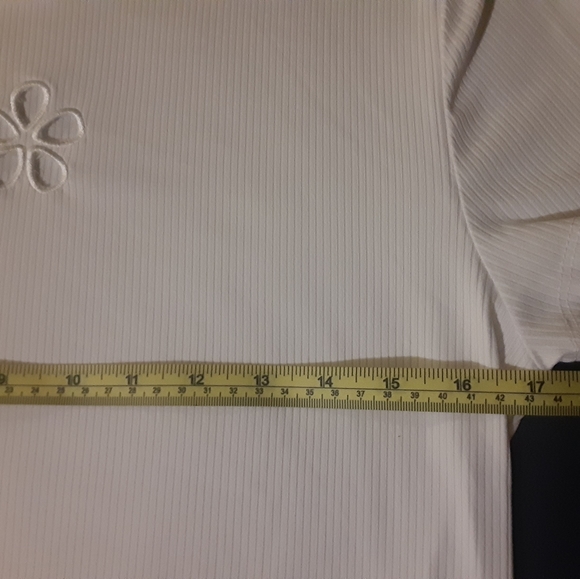 Light Ribbed Semi Crop Top - Picture 3 of 3